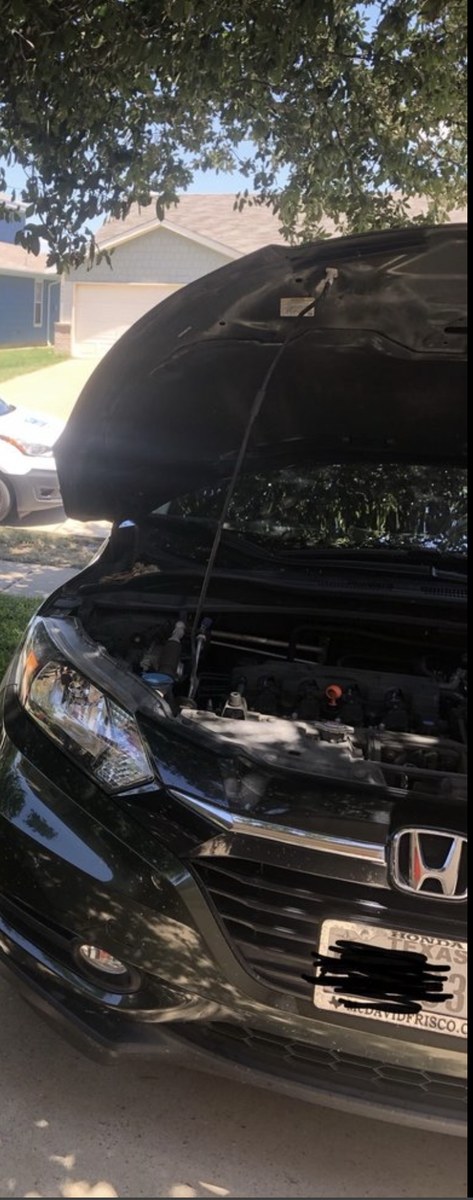 Midland mobile mechanic checking a Honda at a Texas driveway